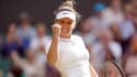 La tenniswomen Simona Halep célèbre un point gagnant  à Wimbledon en juillet 2022 