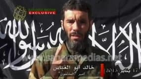Mokhtar Belmokhtar, l'un des principaux chefs d'Al Qaïda au Maghreb islamique (Aqmi), a été tué samedi par des soldats tchadiens dans le nord du Mali, selon le porte-parole des forces armées tchadiennes. /Image diffusée le 21 janvier 2013/REUTERS/Sahara M