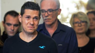 Jonathann Daval, son beau-père Jean-Pierre Fouillot et sa belle-mère Isabelle Fouillot avant une conférence de presse à La mairie de Gray en Haute-Saône, le 2 novembre 2017