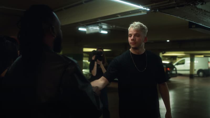 Le rappeur Ben PLG dans son clip "Mauvaise Nouvelle", dévoilé le 15 juin 2022.