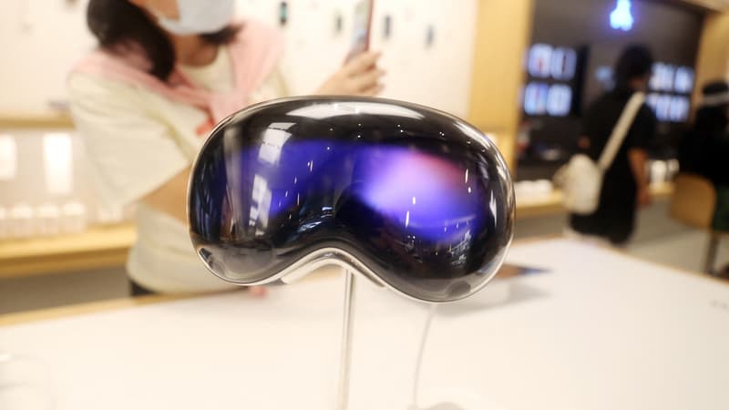 Après des ventes décevantes, Apple a réduit la production de son casque Vision Pro