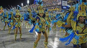 Danseurs d'une école de samba lors du carnaval de Rio, le 24 février 2020