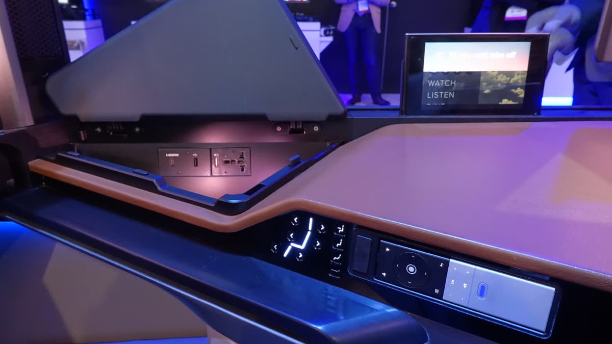 Une connectique très complète, comprenant même une entrée HDMI et un base de chargement par induction