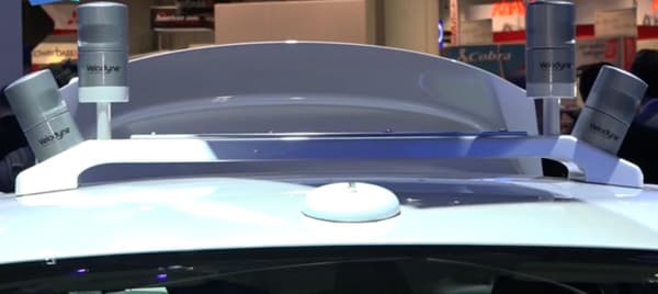 Les LIDAR ingérés sur le toit de la Ford Fusion Hybrid.