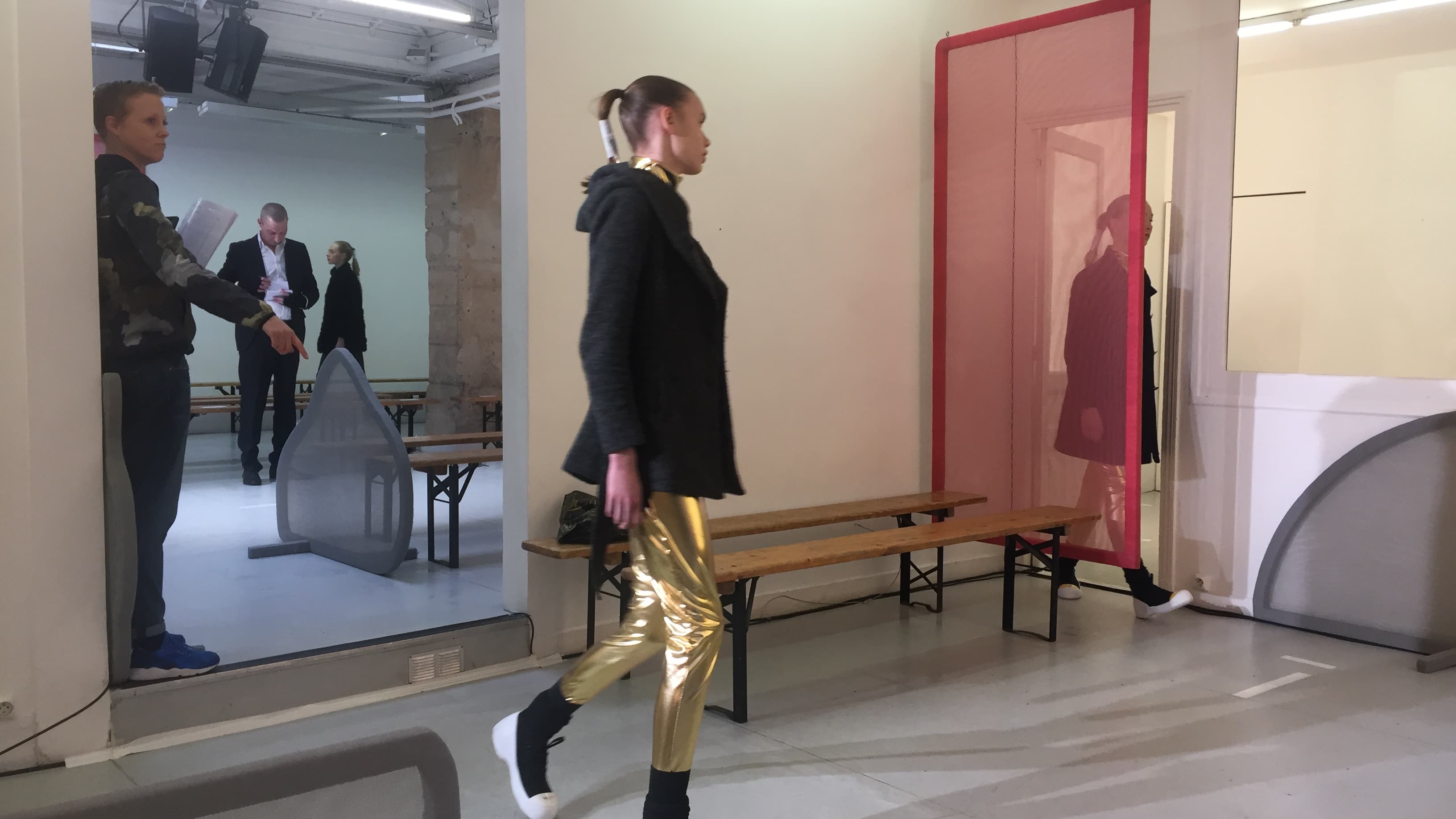 Les répétitions du défilé Liselore Frowijn lors de la Fashion Week de Paris  