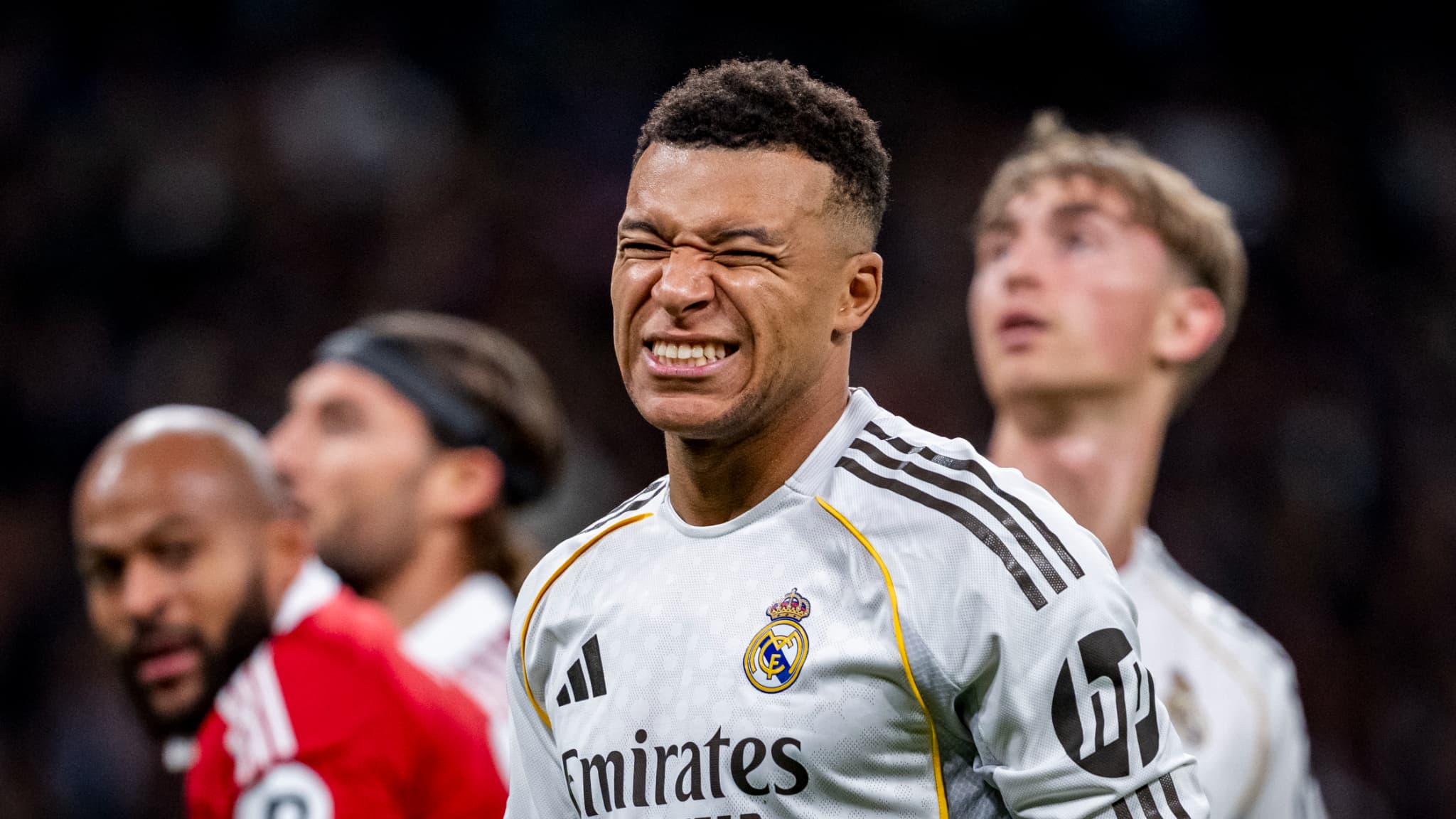 "Faire jouer Mbappé sous infiltration?" "Nous ne sommes pas des kamikazes" répond Xabi Alonso avant le clasico Real Madrid-FC Barcelone