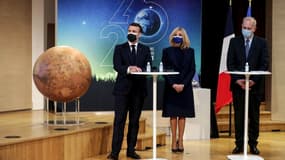 Emmanuel et Brigitte Macron au Cnes à Paris ce jeudi.