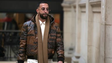 Le rapeur Naps, Nabil Boukhobza de son vrai nom, au Palais de Justice de Paris le 16 février 2026 pour son procès pour "viol".