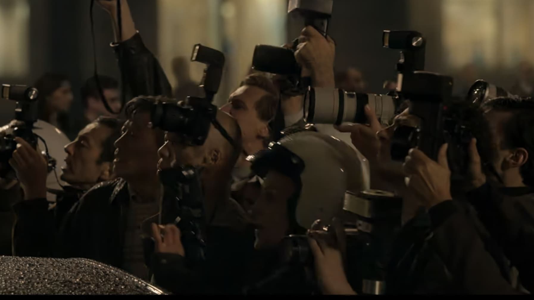 Les paparazzis dans la série The Crown, saison 6