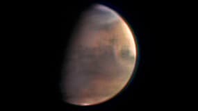 Vue de la planète Mars prise le 1er décembre 2003 depuis la sonde Mars Express de l'Agence spatiale européenne (ESA), à quelque 5,5 millions de kilomètres.