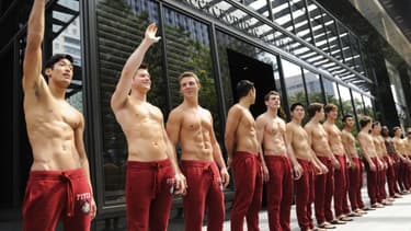 Les beaux torses nus chez Abercrombie & Fitch, c'est terminé