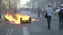 Plusieurs feux de poubelles à Bordeaux, les forces de l'ordre évacuent la foule 