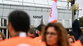 Des salariés d'Opella, filiale de Sanofi, qui produit le Doliprane, en grève à Compiègne (Oise) le 17 octobre 2024