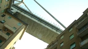 Le pont Morandi vu depuis la zone rouge d'où les habitants ont été évacués, à Gênes. 