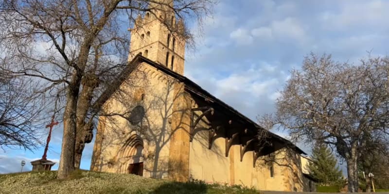 L'église de Saint-Sauveur dans les Hautes-Alpes a été interdite d'accès après la découverte de squelettes humains sous le plancher. 