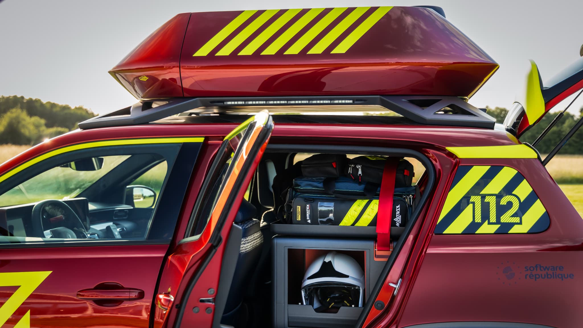 The interior of the 4rest vision established to embark on the equipment for emergency forces. The interior of the 4rest vision established to embark on the equipment for emergency forces.