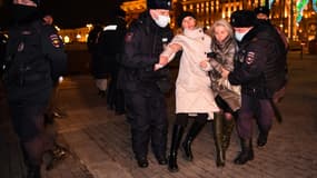 Des manifestants arrêtés en Russie dans une manifestation contre la guerre en Ukraine en mars 2022 (image d'illustration)
