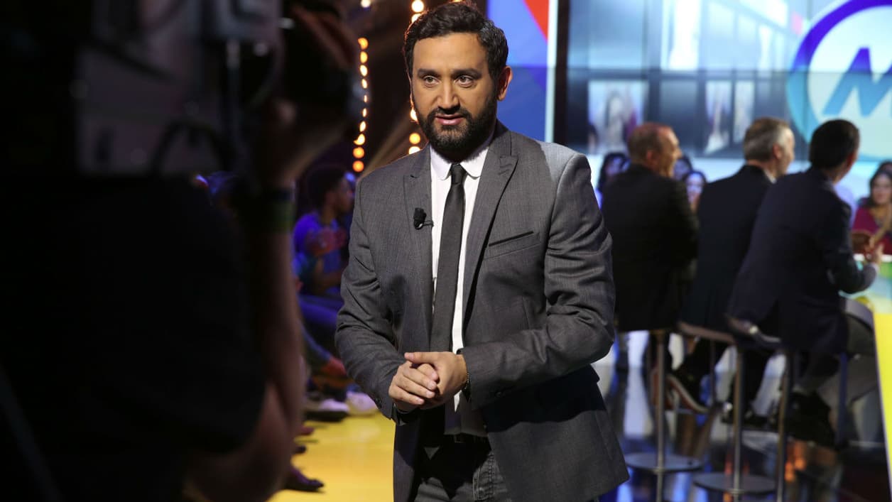 Cyril Hanouna sur  le plateau de "Derrière le poste"