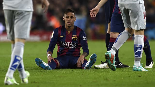 Le transfert du prodige brésilien, Neymar, de Santos à Barcelone a fait l'objet d'un procès du fait que les frais auraient été payés par un tiers. 