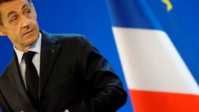 Nicolas Sarkozy envisage de mettre un coup d'arrêt au statut des fonctionnaires et à l'emploi à vie des nouveaux recrutés de l'Etat en contrepartie d'une revalorisation des salaires, selon le site internet des Echos. /Photo prise le 13 février 2012/REUTER