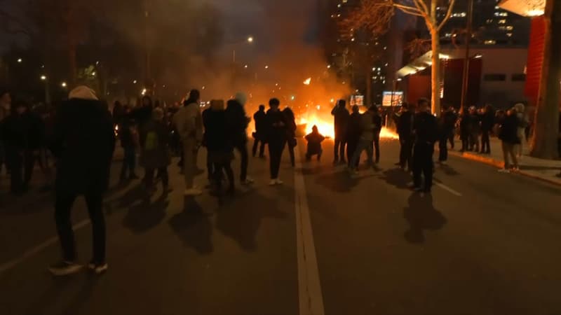 Retraites: 4000 personnes rassemblées dans le sud de Paris, les forces de l'ordre sur place
