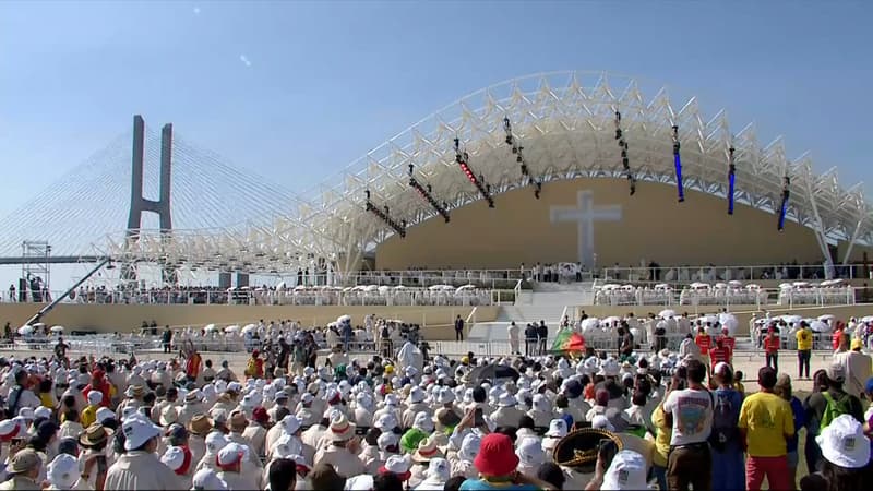 Le pape clôture les JMJ devant 1,5 million de pèlerins et dit éprouver une 