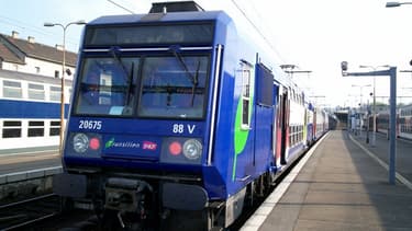 Le RER D à l'arrêt en gare de Corbeil-Essonnes (photo d'illustration)