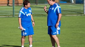 Marcelo Bielsa en discussion avec son adjoint Pablo Quiroga