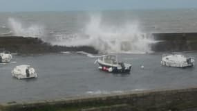 Des vagues de 5 mètres étaient attendues sur les côtes du Finistère et du Morbihan.