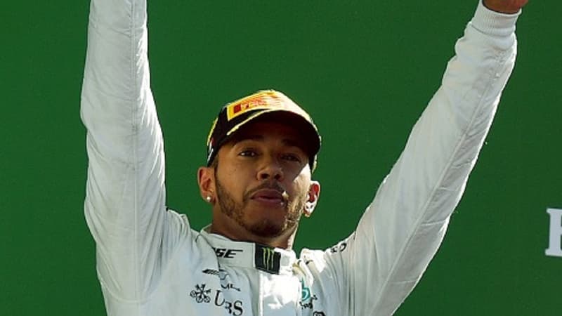 Lewis Hamilton, qui a signé son deuxième succès de suite après la Belgique, prend les rennes du classement général de la F1 pour la première fois de la saison.