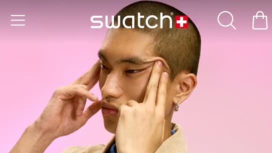 UN MANNEQUIN TIRANT LES COINS DE SES YEUX: SWATCH S'EXCUSE POUR UNE PUBLICITÉ JUGÉE RACISTE ENVERS LES CHINOIS