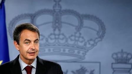Le président du gouvernement espagnol, José Luis Rodriguez Zapatero, lors d'une conférence de presse à Madrid à l'occasion de la libération de deux travailleurs humanitaires espagnols enlevés en novembre dernier par Al Qaïda au Maghreb islamique (Aqmi). R