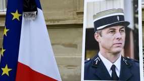 L'hommage national à Arnaud Beltrame le 28 mars 2018, lors d'une minute de silence au ministère de l'Intérieur