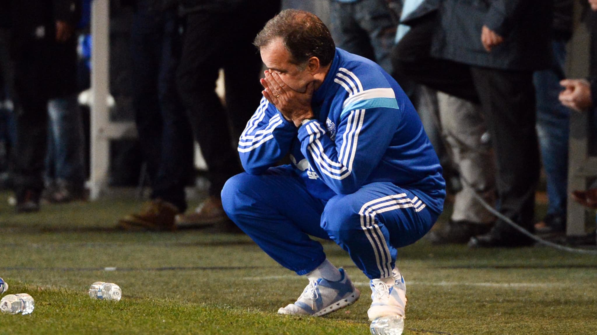 Marcelo Bielsa abattu lors de la défaite face à Grenoble Marcelo Bielsa abattu lors de la défaite face à Grenoble