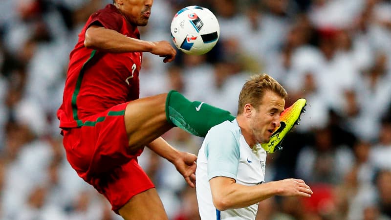 Bruno Alves découpe Harry Kane