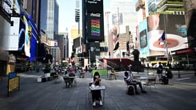 Times Square, à New York le 22 juin 2020, où la pandémie est sous contrôle. Les restaurants ont actuellement le droit de servir en terrasses seulement