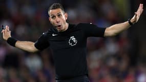 L'arbitre anglais David Coote, à Londres le 21 août 2023