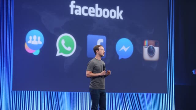 Mark Zuckerberg lors d'une conférence de presse de Facebook où il présente les dernières nouveautés What'sApp.