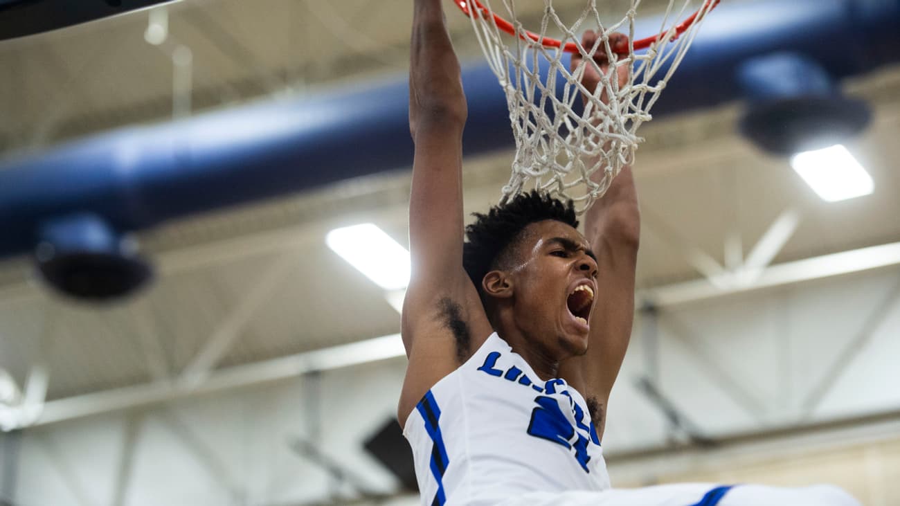 Le phénomène Emoni Bates au dunk