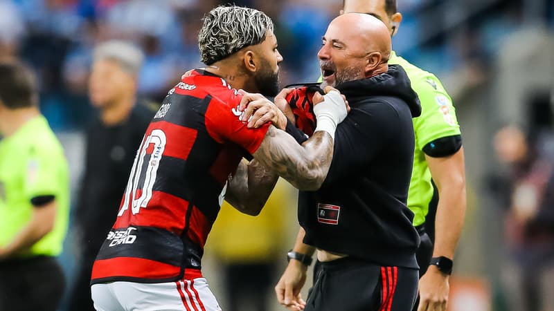 L'entraîneur de Flamengo, Jorge Sampaoli, avec son attaquant Pedro.