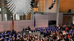 Le Bundestag, la chambre basse du parlement allemand, a voté à une écrasante majorité en faveur d'une sortie de l'Allemagne du nucléaire à l'horizon de 2022. /Photo prise le 30 juin 2011/REUTERS/Fabrizio Bensch