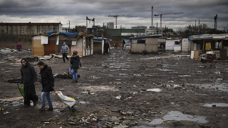 Un camp de roms a brûlé, ce vendredi, provoquant de lourdes perturbations sur le trafic du RER B à cause des dégagements de fumée. (Photo d'illustration)