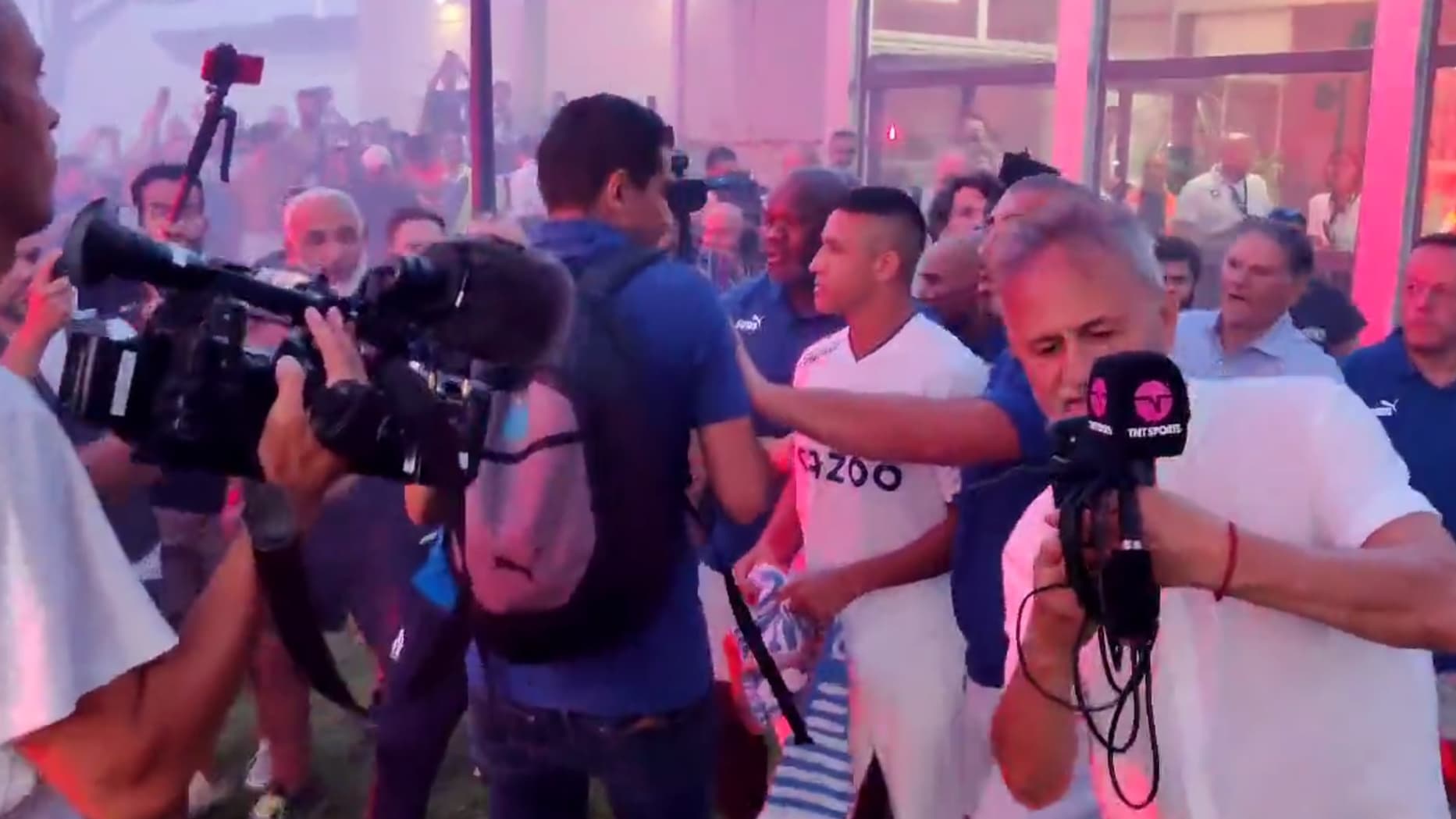 Alexis Sanchez à son arrivée à Marseille Alexis Sanchez à son arrivée à Marseille