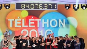 Le compteur du Téléthon 2010 a atteint dans la nuit de samedi à dimanche un peu plus de 84 millions d'euros de promesses de dons, un total en baisse par rapport à l'an dernier. /Photo prise le 4 décembre 2010/REUTERS/Gonzalo Fuentes