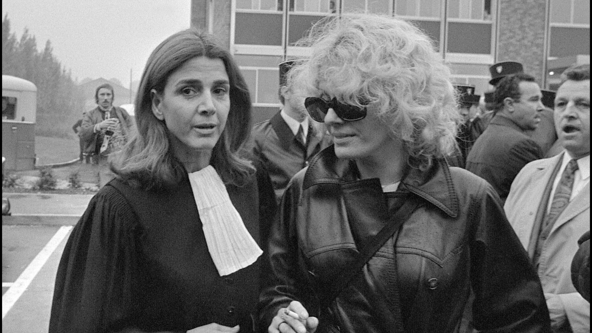 Gisèle Halimi, lors du procès de Bobigny en 1972, où elle assure la défense de Marie-Claire Chevalier, mineure jugée pour avoir avorté à la suite d'un viol. Gisèle Halimi, lors du procès de Bobigny en 1972, où elle assure la défense de Marie-Claire Chevalier, mineure jugée pour avoir avorté à la suite d'un viol.
