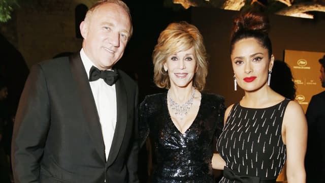 François-Henri Pinault et son épouse Salma Hayek entourant Jane Fonda lors du festival de Cannes