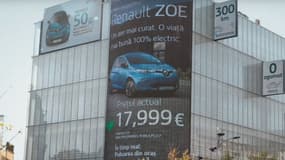 En Roumanie, la marque française teste l’indexation des prix de sa citadine électrique sur le niveau de pollution de la capitale, Bucarest.