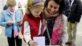 Bureau de vote à Vido, dans le nord de l'Espagne. Le président du gouvernement espagnol, Mariano Rajoy, joue gros ce dimanche lors des élections au Pays basque et en Galice, sa région natale qu'il espère maintenir dans le giron du Parti populaire (droite)