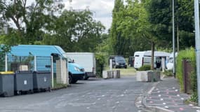 Un camp de gens du voyage près de l'école maternelle George-Sand à Ronchin (Nord), le mardi 3 juin 2025.