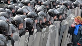 Des policiers anti-émeute déployés le 20 janvier 2014 à Kiev, la capitale ukrainienne, où la mobilisation des manifestants pro-européens ne faiblit pas.